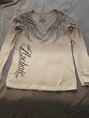 Archaic Gray-cream Long-Sleeve V-Neck Top with Feather Graphic